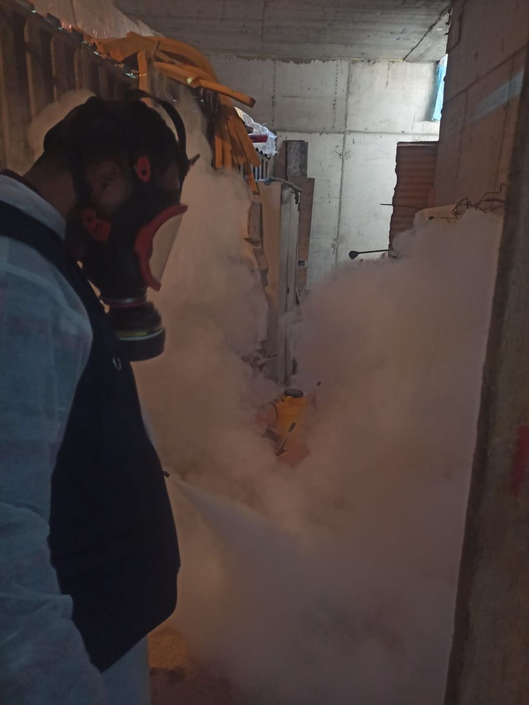 Désinfection — Rénova Ultra Services à Marrakech : Nébulisation thermique d'un local technique difficile d'accès.